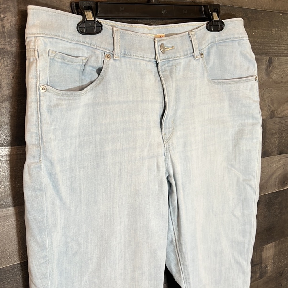 Light Blue Levi Classic Crop Jeans - Picture 2 of 8